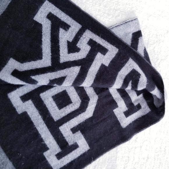 PINK Victoria's Secret Dog Logo Scarf Black Gray - Picture 4 of 8